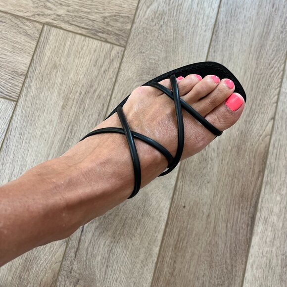 NIB Splendid Flat Black Strappy Sandals - Frankie Style - Size 7 - Picture 6 of 7